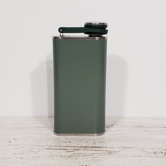 Stanley  The Easy Fill Flask Hammertone Green 8oz   excellent condition - Picture 2 of 4